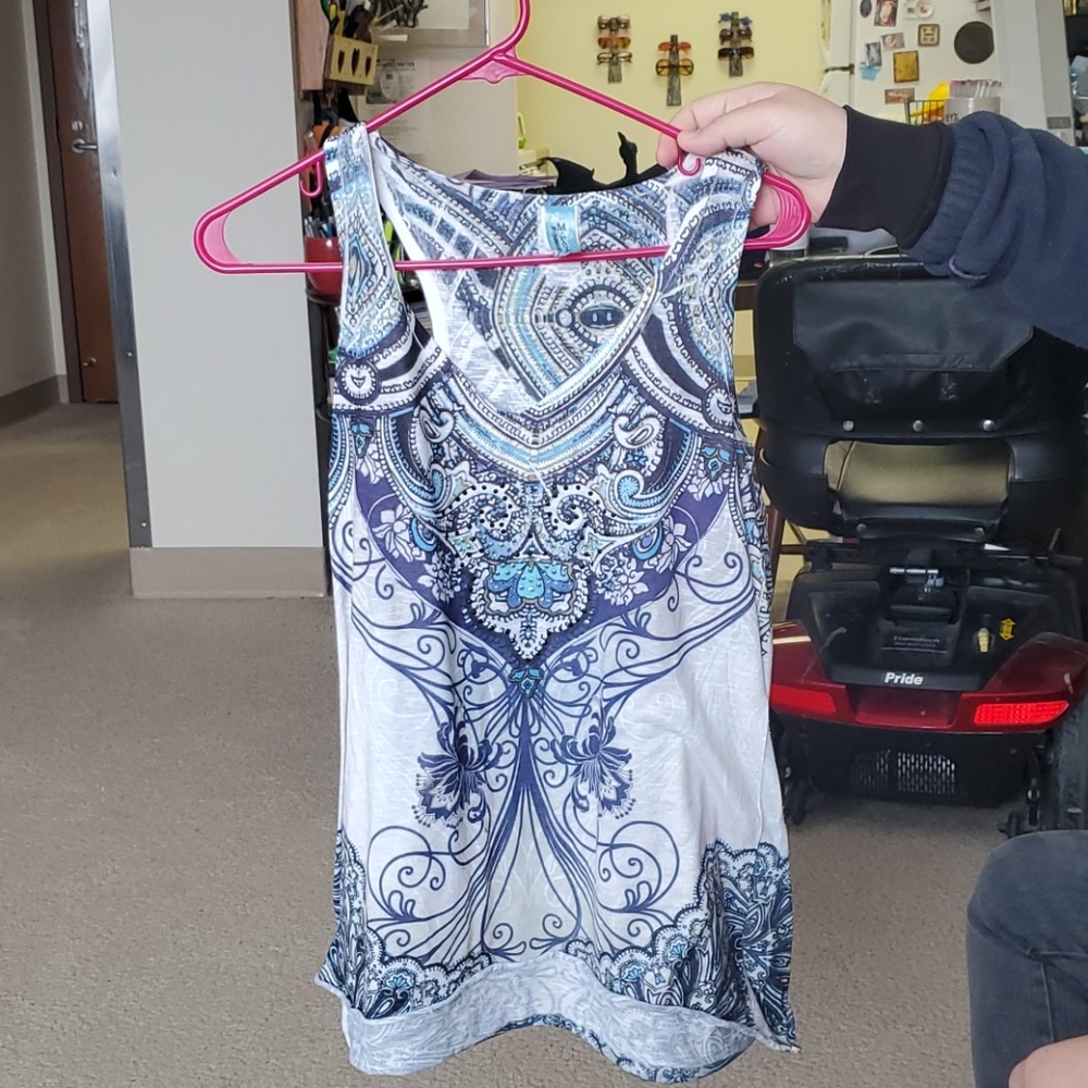 Sleeveless  paisley  blouse